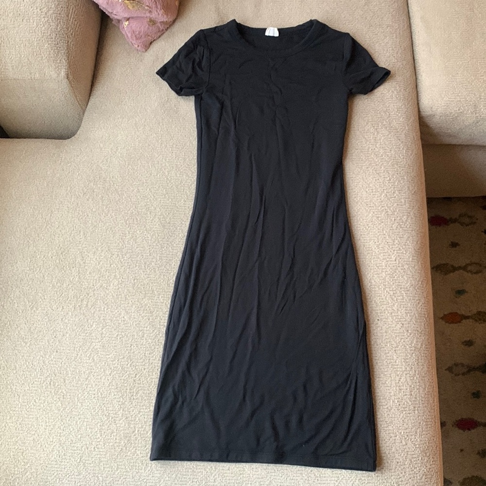 Wilfred Free Aritzia Tight bodycon mini black short sleeve dress